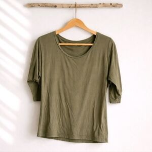 GAP Olive Green Scoop Neck Tee Size S